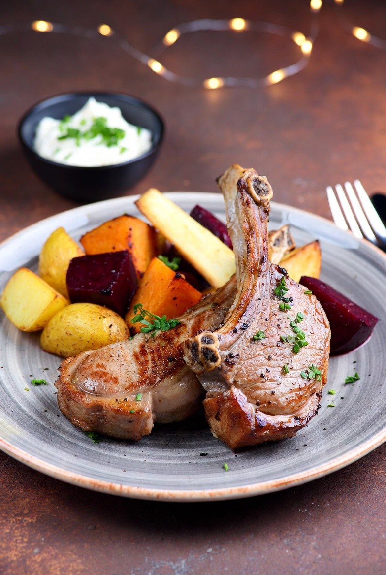 Koteletts mit gemischtem Herbstgemüse
