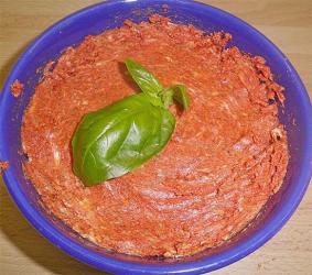Würzige Tomatenbutter